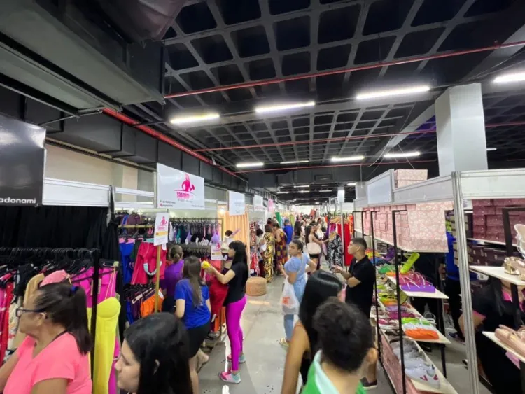 O Outlet Chic busca aproximar lojistas e consumidores por meio da comercialização de produtos com preços promocionais (Fotos; divulgação)