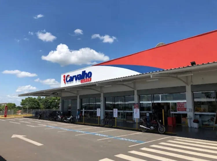 O Carvalho Super busca se posicionar como o supermercado mais barato da Santa Maria da Codipi ( Fotos; divulgação)